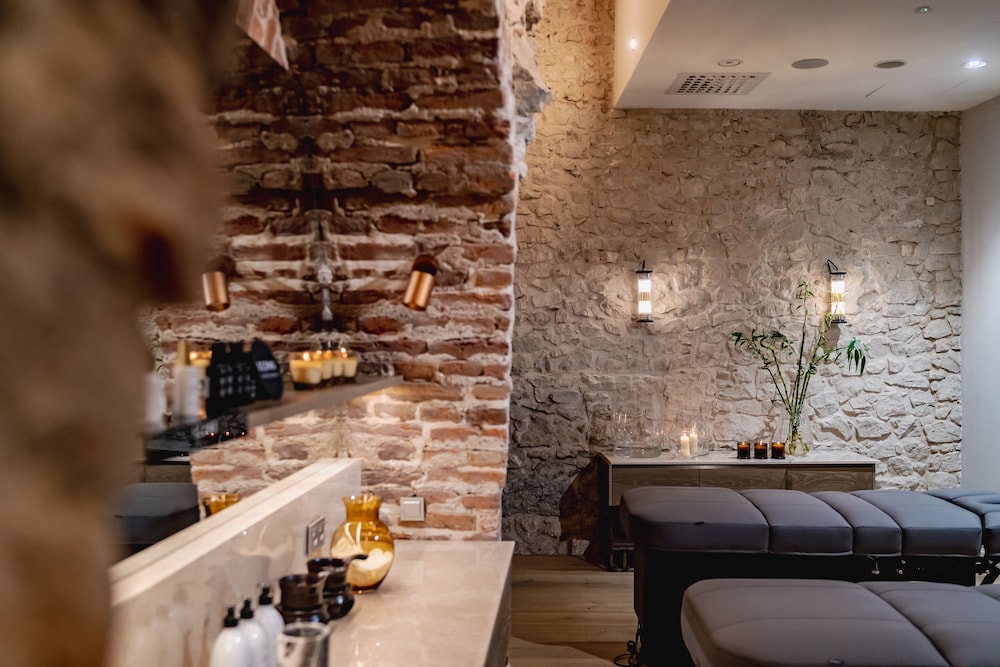 H15 Palace Hotel by null