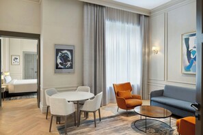 Ropa de cama hipoalergénica, edredón y minibar 