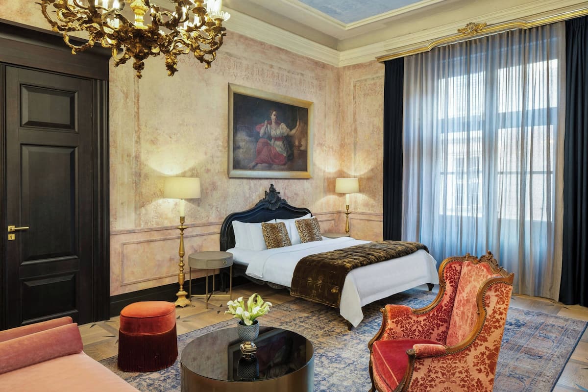 Junior Suite, 1 King Bed | 1 bedroom, hypo-allergenic bedding, down comforters, minibar