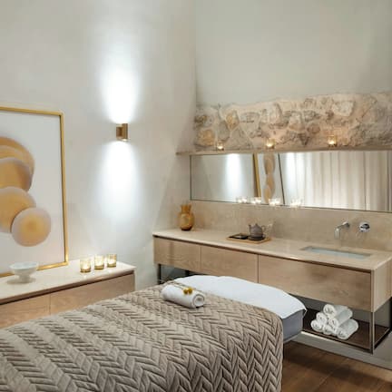 Couples treatment rooms, hot tub, steam room, body treatments