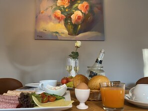Petit déjeuner buffet servi tous les jours en supplément