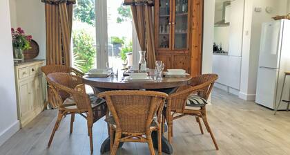 2 bedroom accommodation in Heswall, near Liverpool