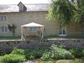 تناول الطعام بالخارج