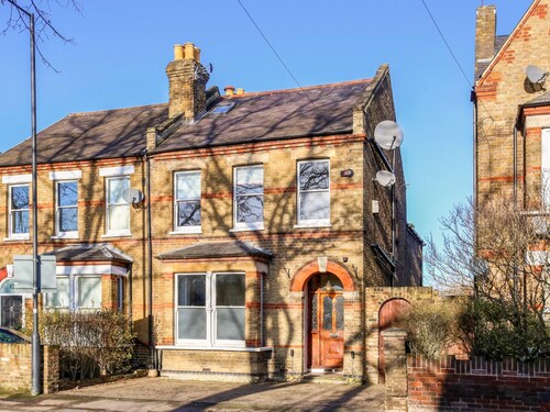 Pass the Keys | Charming Victorian House w/Parking + River Walks