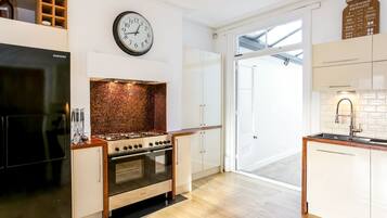 Fridge, microwave, dishwasher, toaster