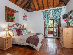 3 bedrooms, iron/ironing board, travel cot, free WiFi