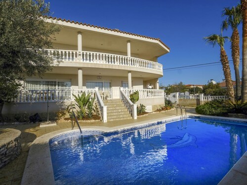 Merveilleuse maison de vacances privée pour 12 personnes avec WIFI, piscine privée, TV et patio