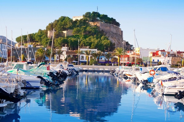 L'Eau, Bateau, Ciel, Navire, Bleu Azur, Bleu, Véhicule, Bâtiment, Arbre, Quai