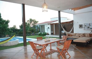 Outdoor dining - Casa Entre las Montañas (Malinalco)