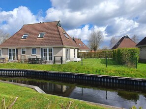 Exterior - Wonderful  villa for 5 guests with WIFI, TV, terrace and pets allowed (Burgum)