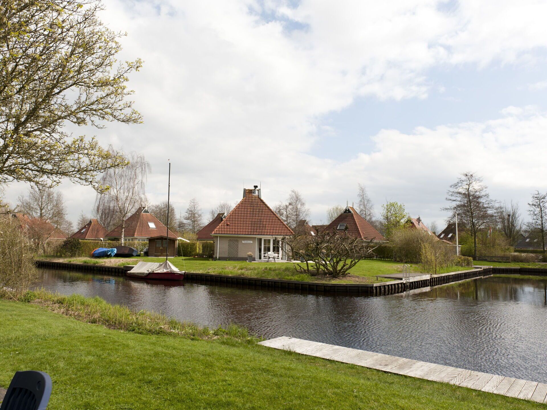 Cloud, Water, Sky, Plant, Building, Tree, Natural Landscape, House, Lake, Land Lot