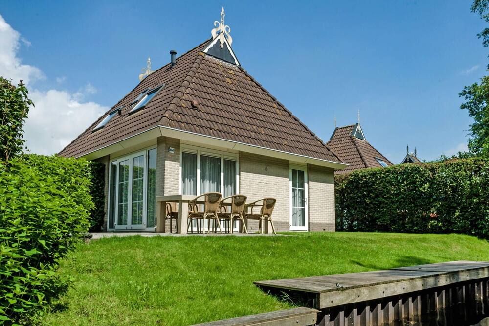 Stunning private villa for 6 guests with WIFI, TV, terrace and parking