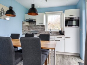 Dishwasher, high chair - Stunning private villa for 6 guests with WIFI, A/C, TV and terrace (Burgum)