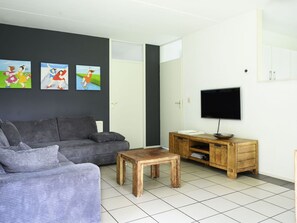 TV, DVD player - Stunning private villa for 10 people with WIFI, TV, terrace and pets allowed (Burgum)