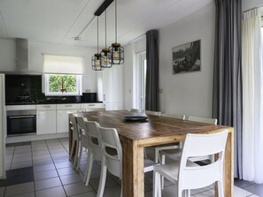 Dining - Stunning private villa for 10 people with WIFI, TV, terrace and pets allowed (Burgum)