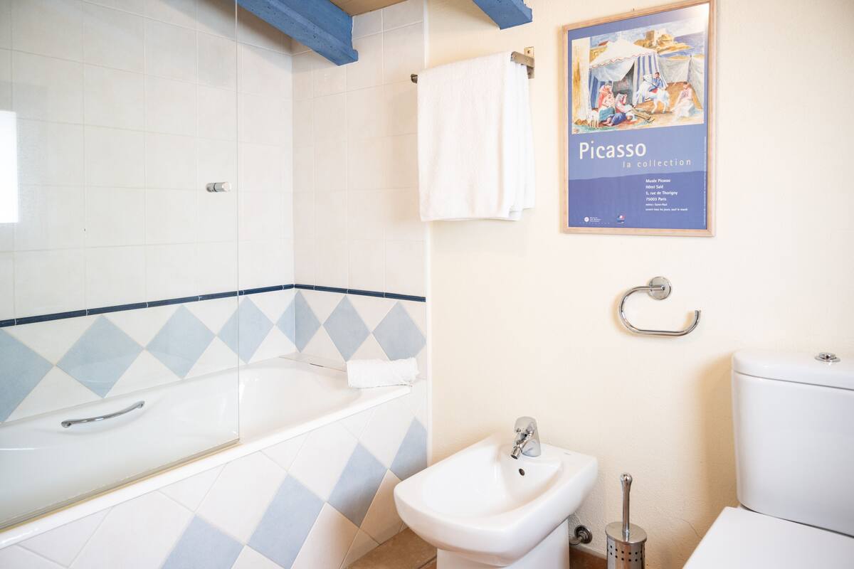 standard triple room | bathroom | shower, hair dryer, towels, soap