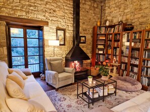 Fireplace - La Sala de Camós (Camos)