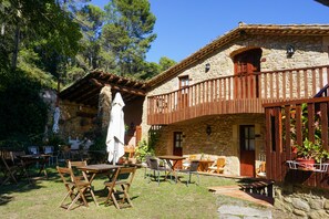 Property grounds - La Sala de Camós (Camos)