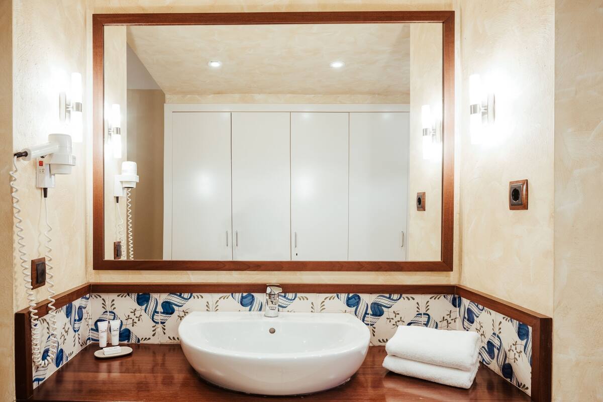 standard triple room | bathroom | shower, hair dryer, towels, soap