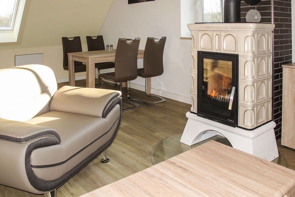 Foyer, Cheminée, Salon, Pièce, Parquet, Poêle À Bois, Revêtement De Sol Stratifié, Meubles, Sol, Produit