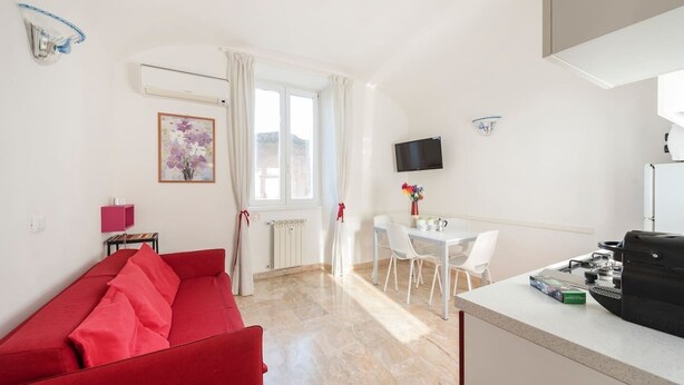 Apartment | Living area | 32-inch LCD TV with cable channels, TV - Apartment Sophia - Termini (Rome)