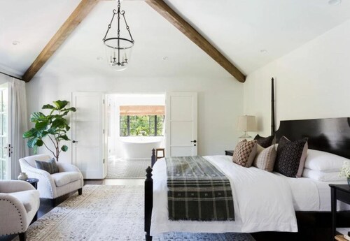 Charming Country Cottage! Wifi and AC! 