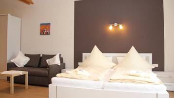 Hypo-allergenic bedding, free cots/infant beds, rollaway beds, free WiFi
