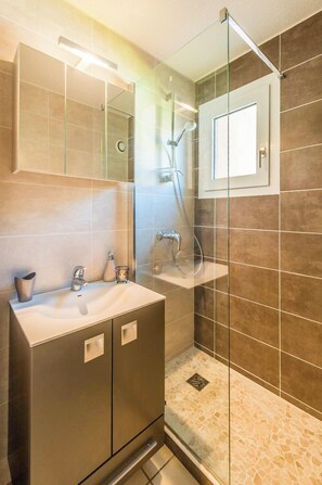 Doccia, asciugacapelli, asciugamani