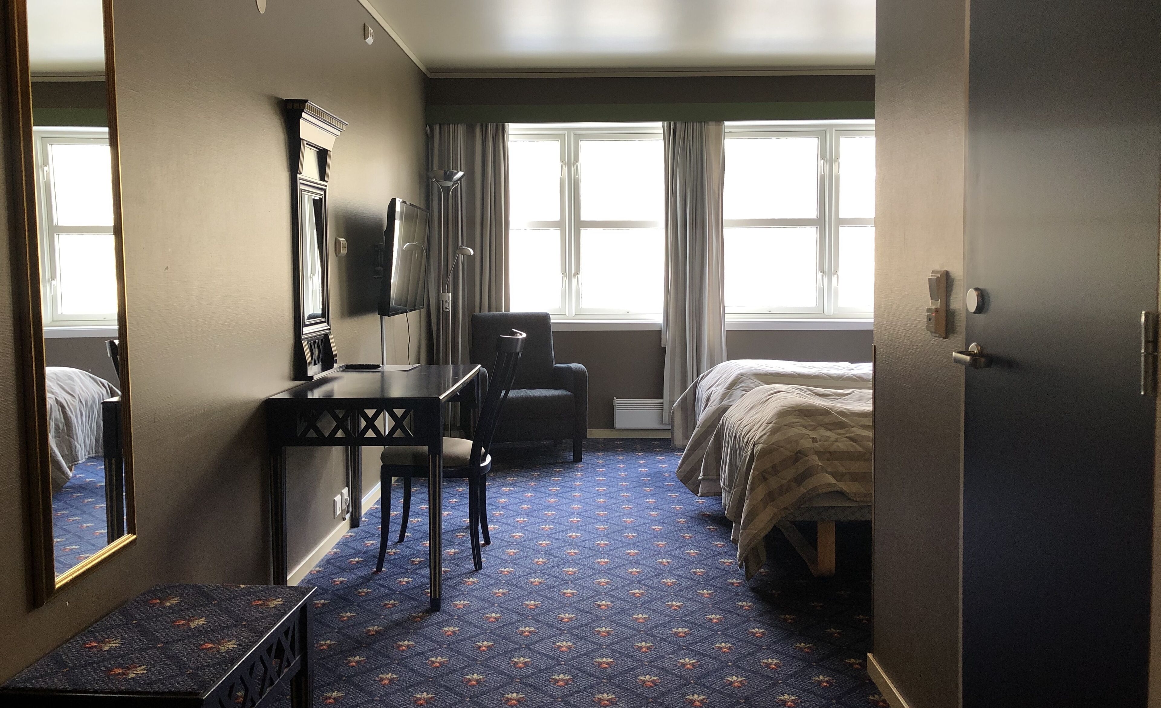 individually decorated, individually furnished, desk, laptop workspace