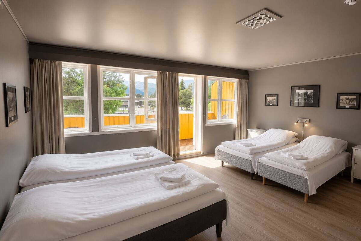 Habitación cuádruple familiar | Escritorio, espacio para trabajar con un portátil, wifi gratis