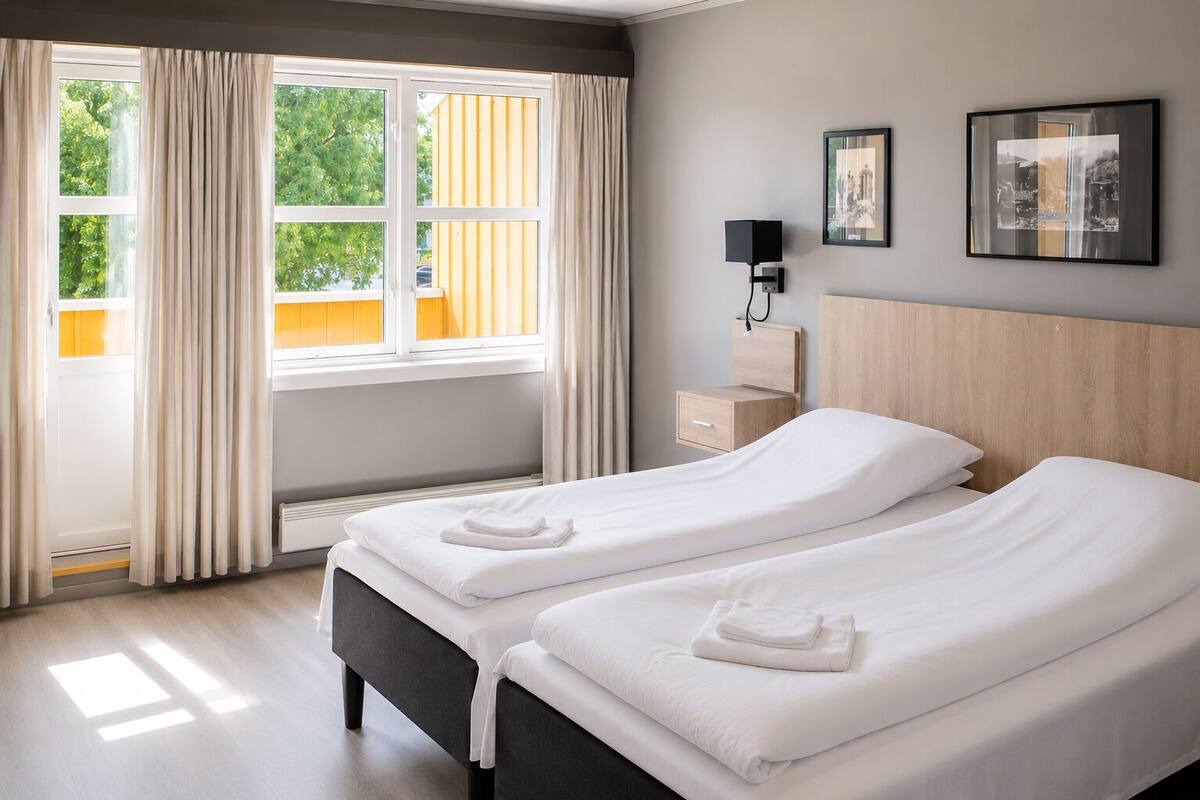 Habitación panorámica con 1 cama doble o 2 individuales | Escritorio, espacio para trabajar con un portátil, wifi gratis