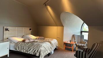 Chambre Triple | Décoration personnalisée, ameublement personnalisé, bureau