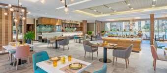 홀리데이 인 & 스위트 알 주바일 바이 IHG