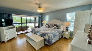 2 bedrooms, WiFi, bed sheets - Tropical Sunset 2 (Holmes Beach)