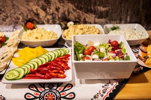Desayuno buffet (PLN 35 por persona) 