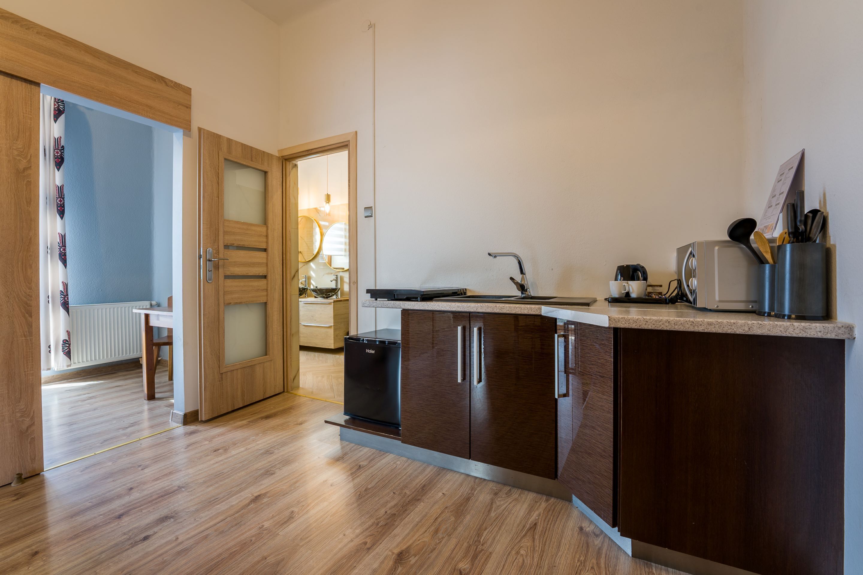 Classic Apartment | Living area | 40-inch flat-screen TV with cable channels, TV