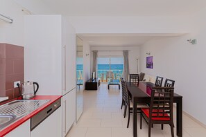 Réfrigérateur, micro-ondes, four, lave-vaisselle