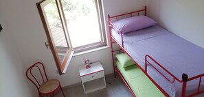 2 chambres, fer et planche à repasser, draps fournis