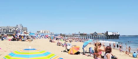 Una spiaggia nelle vicinanze