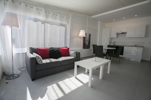 Design Apartment, Ensuite | Living area | Flat-screen TV - Hotel & Appartements Le Grand Large bord de mer (Palavas-les-Flots)