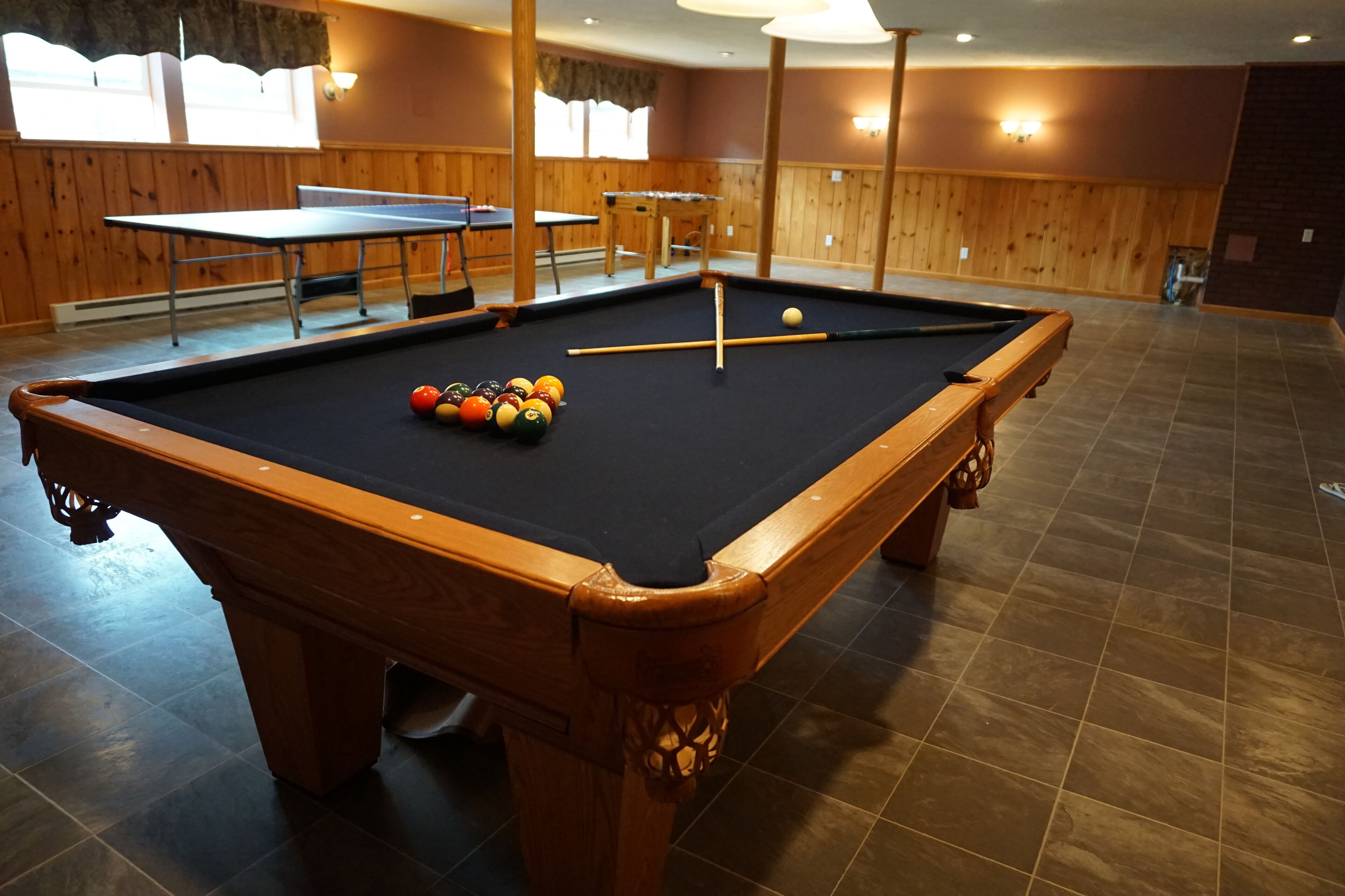 *New and Modern* Trillium Chalet (4BR/2Bath with parking)