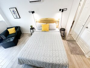 Een strijkplank/strijkijzer, gratis wifi, beddengoed