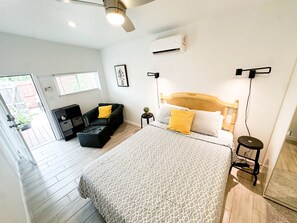 Tabla de planchar con plancha, wifi gratis y ropa de cama 