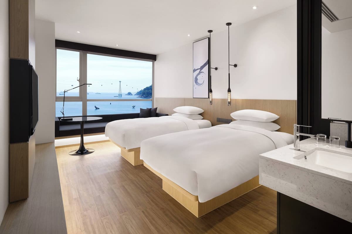 1 bedroom, premium bedding, in-room safe, desk