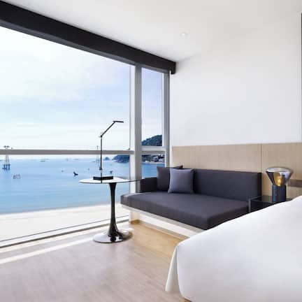 Premium bedding, in-room safe, desk, laptop workspace