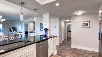 Luxury Condo, 3 Bedrooms, Ocean View (Kandy's Kondo 1114) | Private kitchen | Full-size fridge, microwave, oven, stovetop