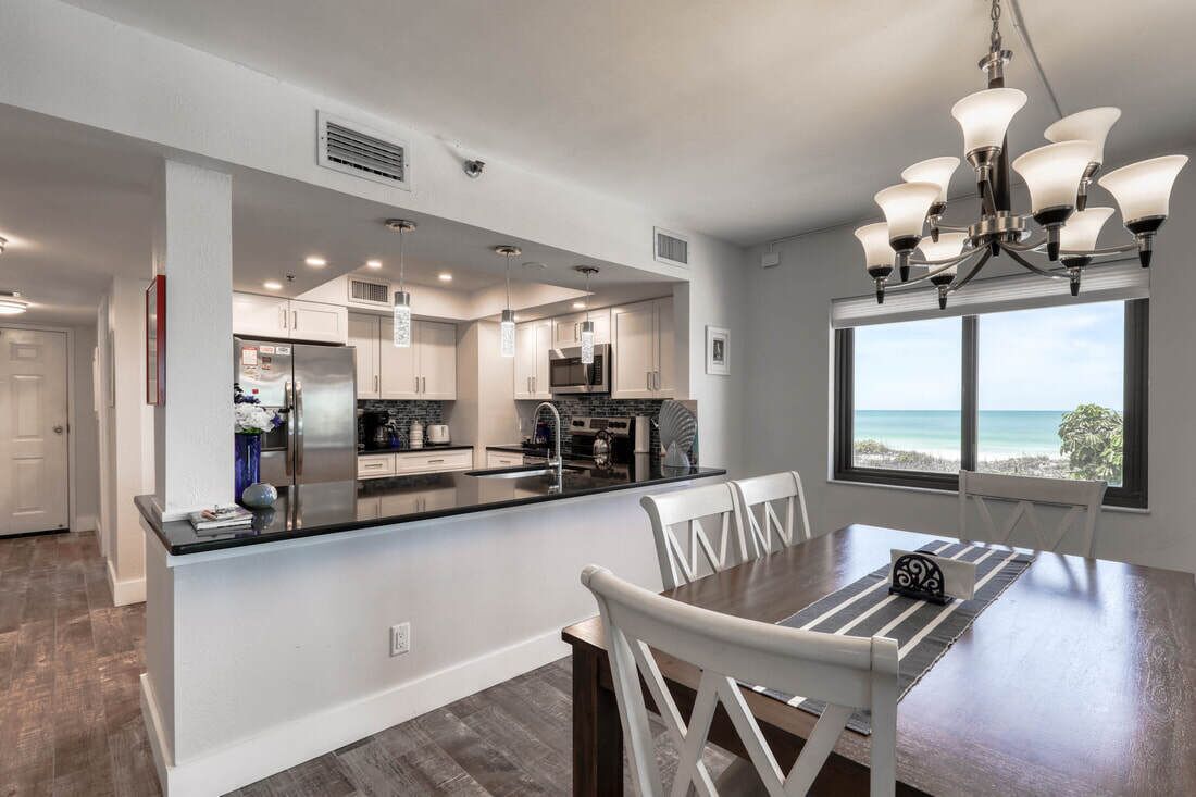 Luxury Condo, 3 Bedrooms, Ocean View (Kandy's Kondo 1114) | In-room dining