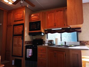 Standard-Chalet, 1 Queen-Bett und Schlafsofa | Eigene Küche