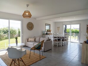 Tv, dvd-afspiller, bøger