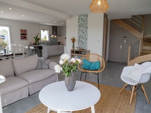 Tv, dvd-afspiller, bøger